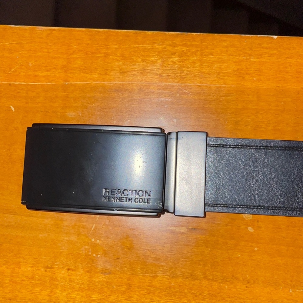 Reaction Kenneth Cole belt never worn